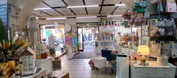 4 rooms Commercial property in Livorno, Italy No. 351309 2