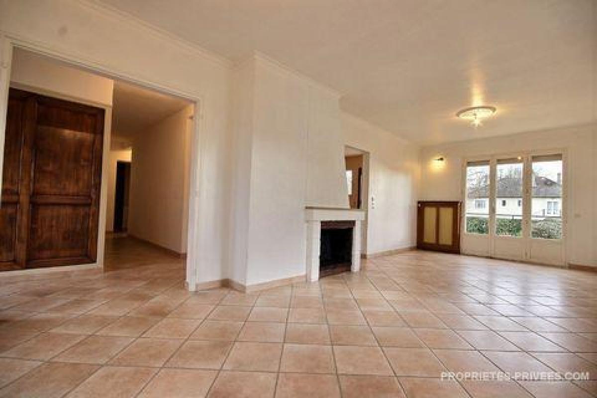 5 chambres Maison à Chevilly, France No. 7583