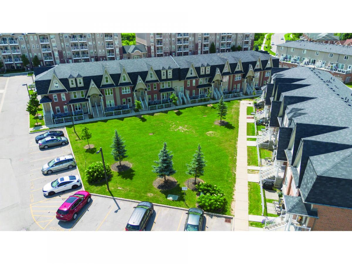 2 bedrooms House in Milton, Canada No. 372