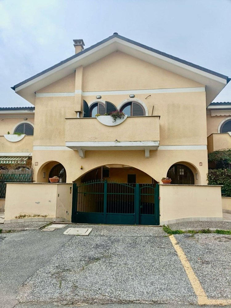 Dúplex de 3 dormitorios en Formello, Italy No. 320914