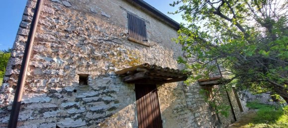 6 rooms House in Urbania, Italy No. 154849 3