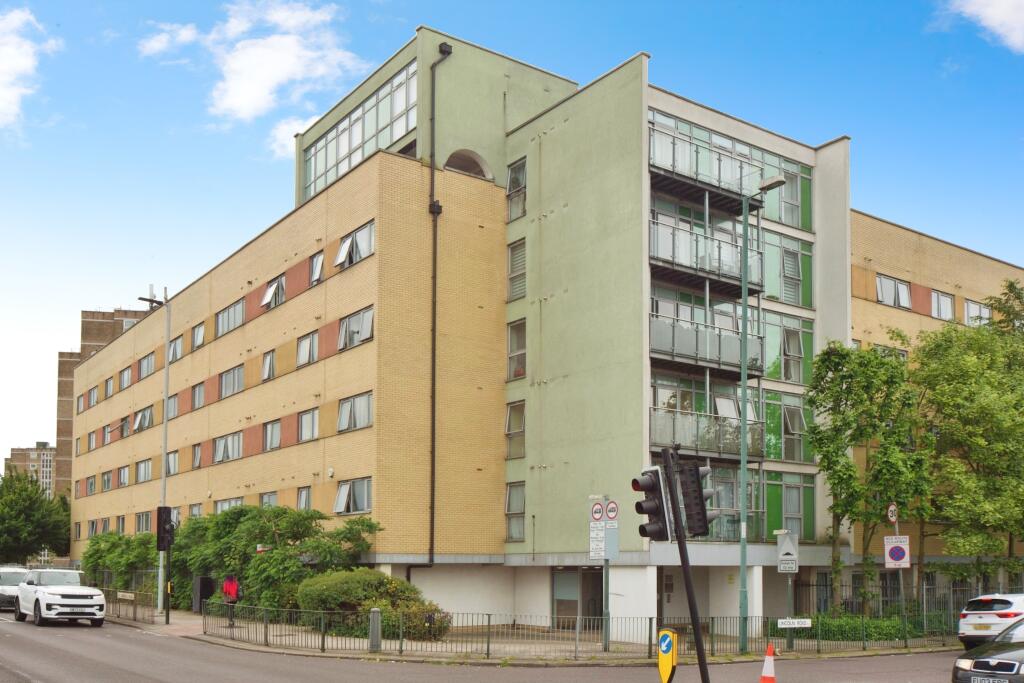 Квартира с 2 спальнями в Энфилд, Великобритания № 11530