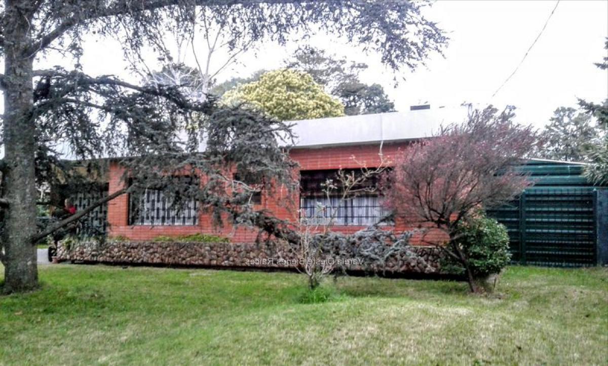 Casa de 3 dormitorios en Canelones, Uruguay No. 5411