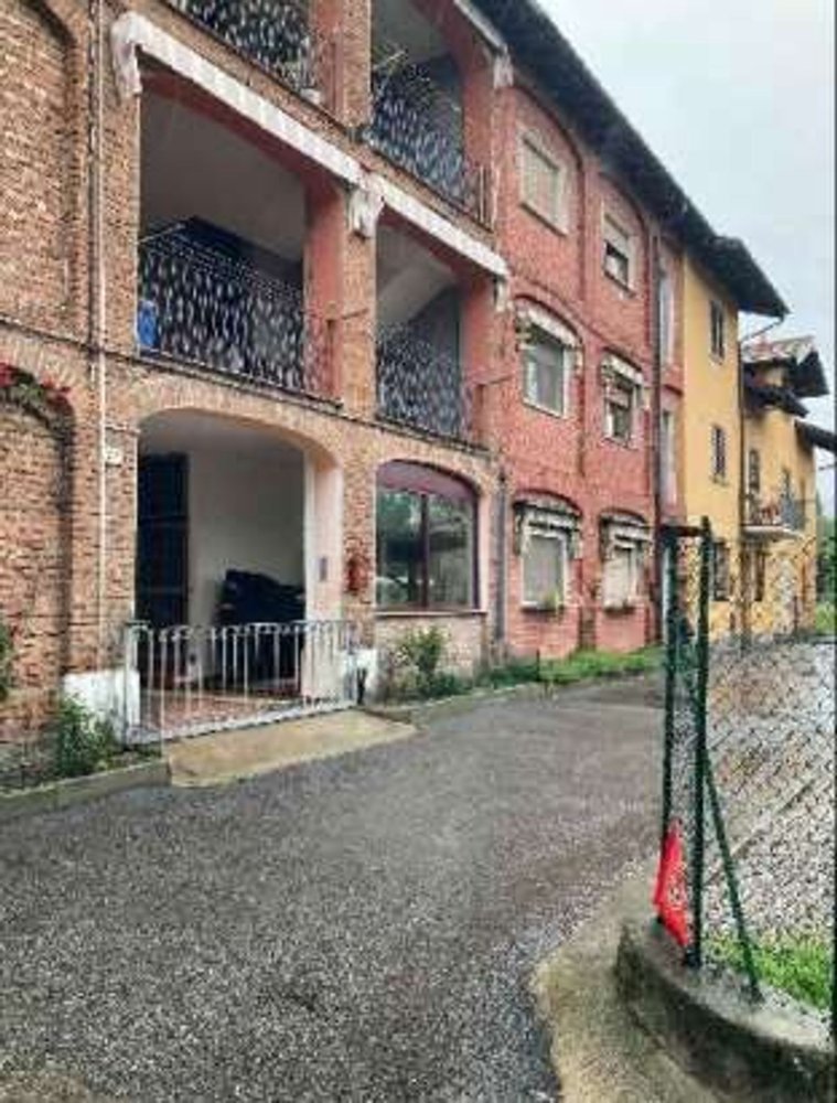 3 rooms Apartment in Caravate, Italy No. 257467