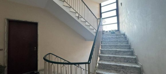 Квартира с 3 комнатами в Венария Реале, Италия № 33724 6