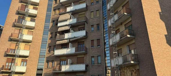 Квартира с 3 комнатами в Венария Реале, Италия № 33724 3