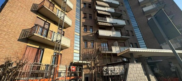 Квартира с 3 комнатами в Венария Реале, Италия № 33724 23