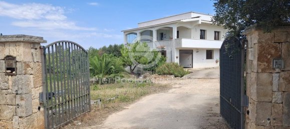 Вилла с 3 спальнями в Остуни, Италия № 348138 45