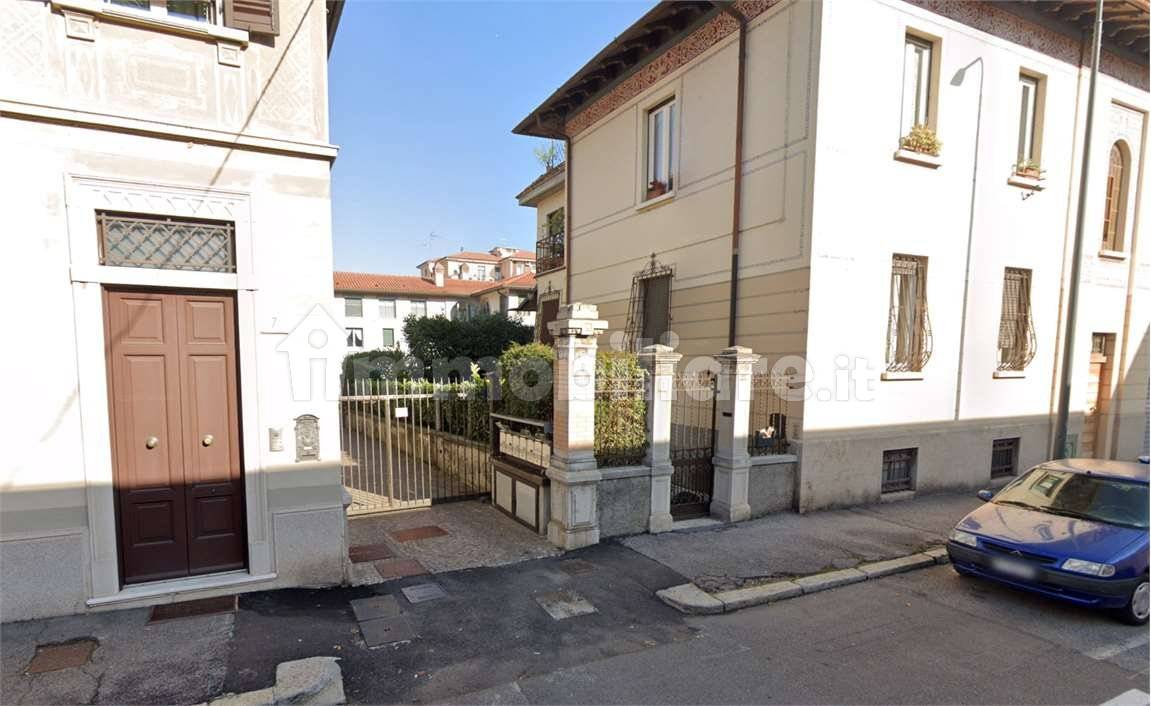 5 rooms Office in Brescia, Italy No. 310922