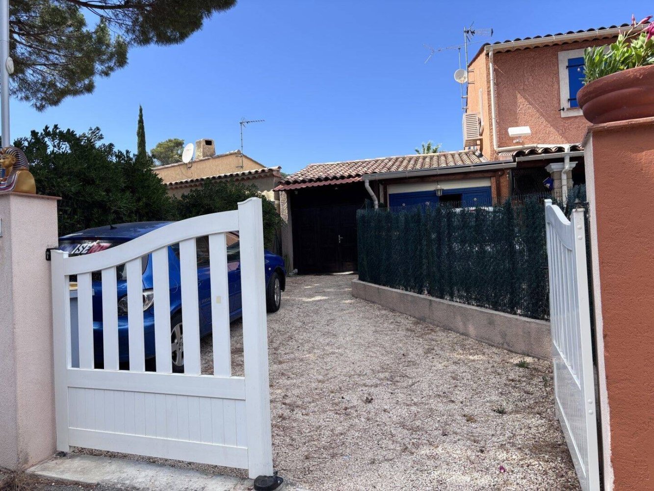 2 bedrooms House in Frejus, France No. 330125