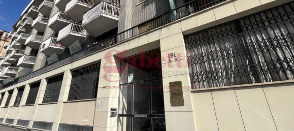 4 rooms Apartment in Turin, Italy No. 151057 3