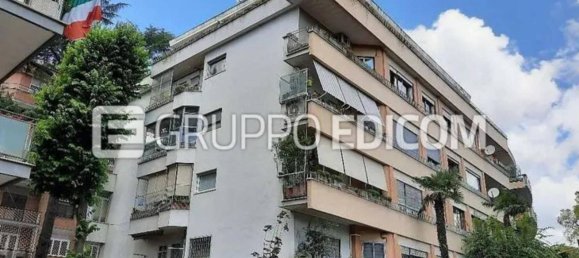4 bedrooms Apartment in Rome, Italy No. 185696 3