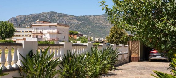 8 bedrooms Villa in Terracina, Italy No. 328273 37