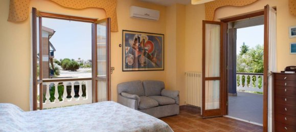 8 bedrooms Villa in Terracina, Italy No. 328273 22