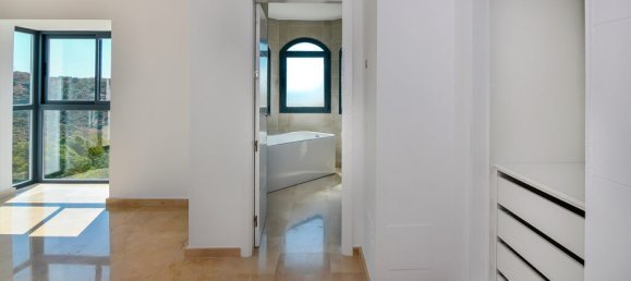 3 Schlafzimmer Villa in Marbella, Spain, Nr. 29633 17