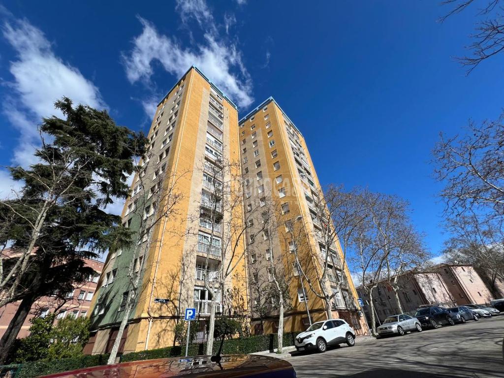 2 rooms Apartment in Madrid, Spain No. 138046