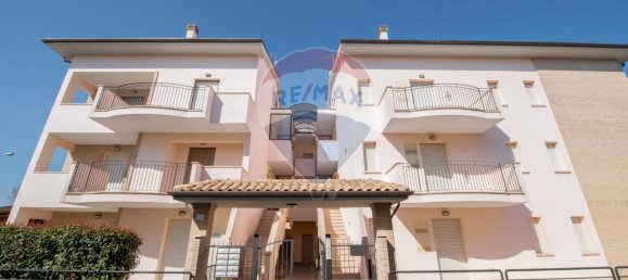 5 rooms Apartment in Ostra, Italy No. 2642 3