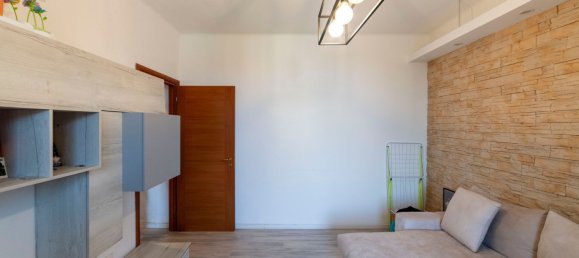 Квартира с 2 спальнями в Гаджано, Италия № 360683 4