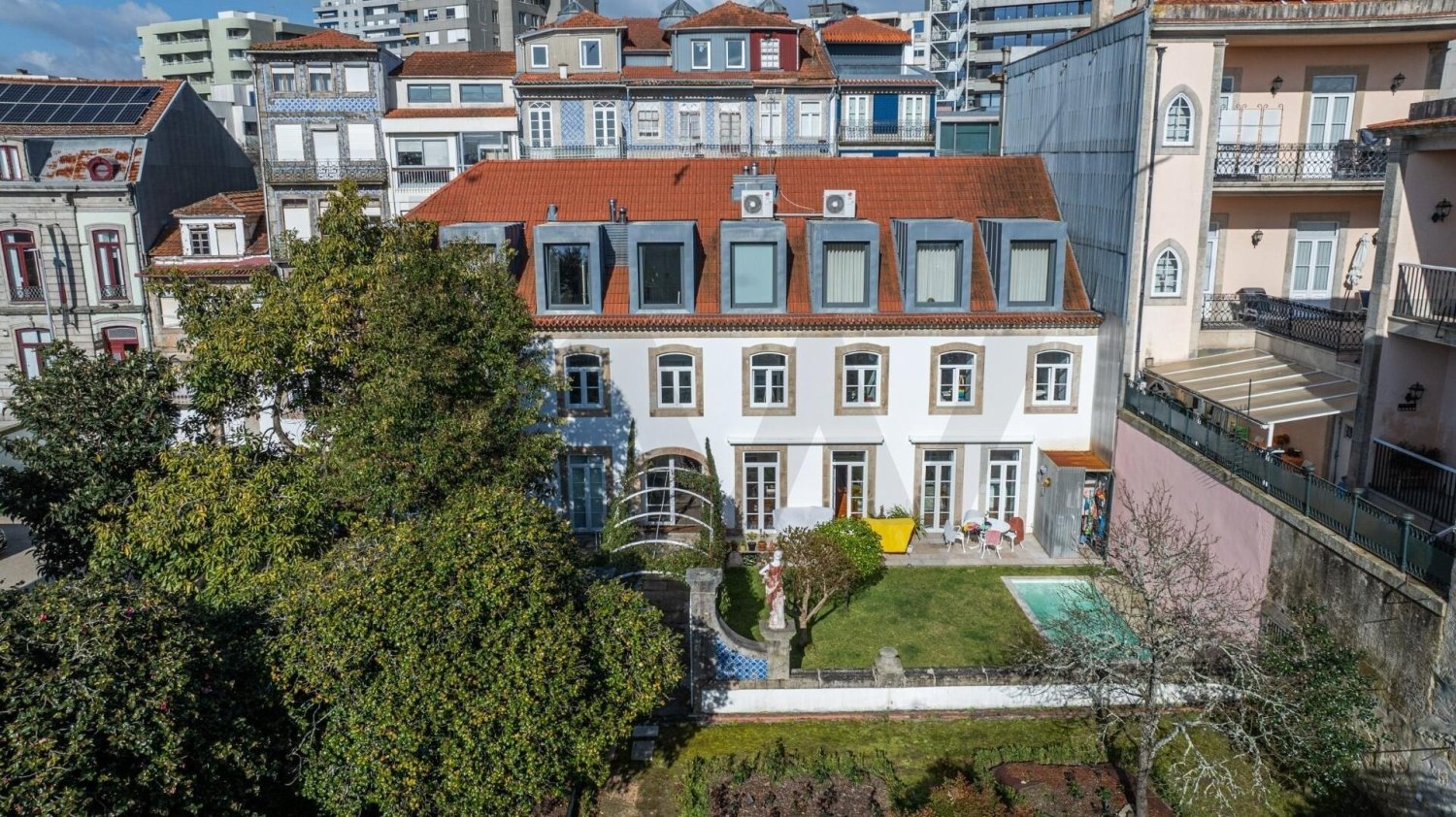 3 bedrooms Apartment in Porto, Portugal No. 115966