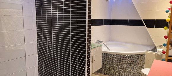 Дом с 3 спальнями в Бур-де-Пеаж, Франция № 241842 18