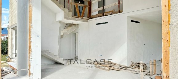 4 rooms Villa in Cassola, Italy No. 60094 9