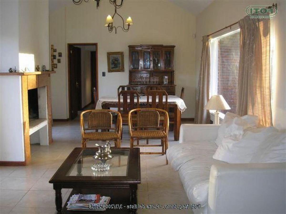 5 bedrooms House in Punta del Este, Uruguay No. 11910