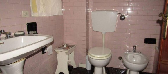 7 rooms Apartment in Carrara, Italy No. 237410 11