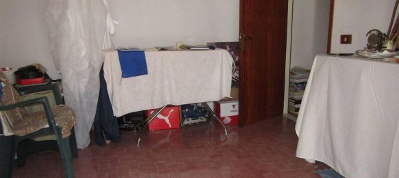 7 rooms Apartment in Carrara, Italy No. 237410 3