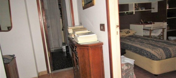 7 rooms Apartment in Carrara, Italy No. 237410 4