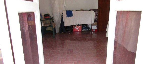 7 rooms Apartment in Carrara, Italy No. 237410 2