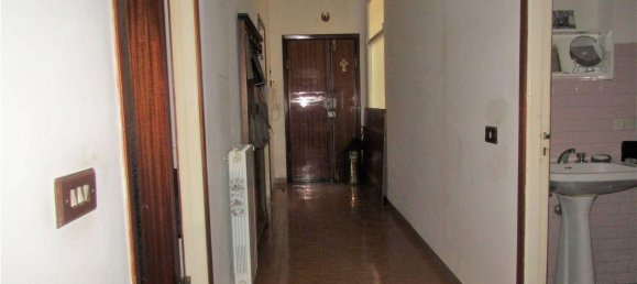 7 rooms Apartment in Carrara, Italy No. 237410 5