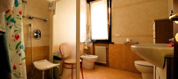 Apartamento de 2 dormitorios en Gambettola, Italy No. 194415 10