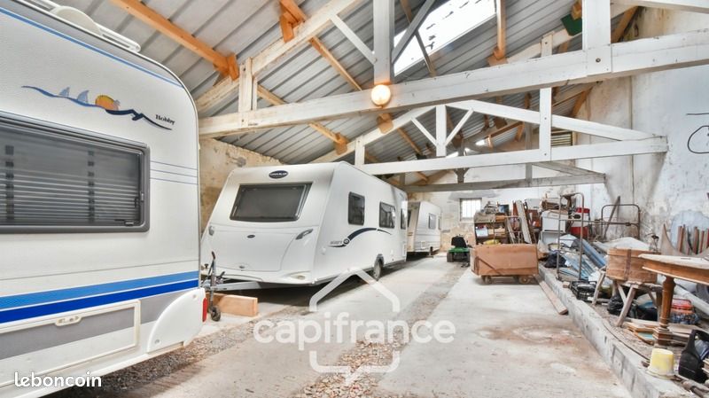 592m² Warehouse in Nuaille-d'Aunis, France No. 337138