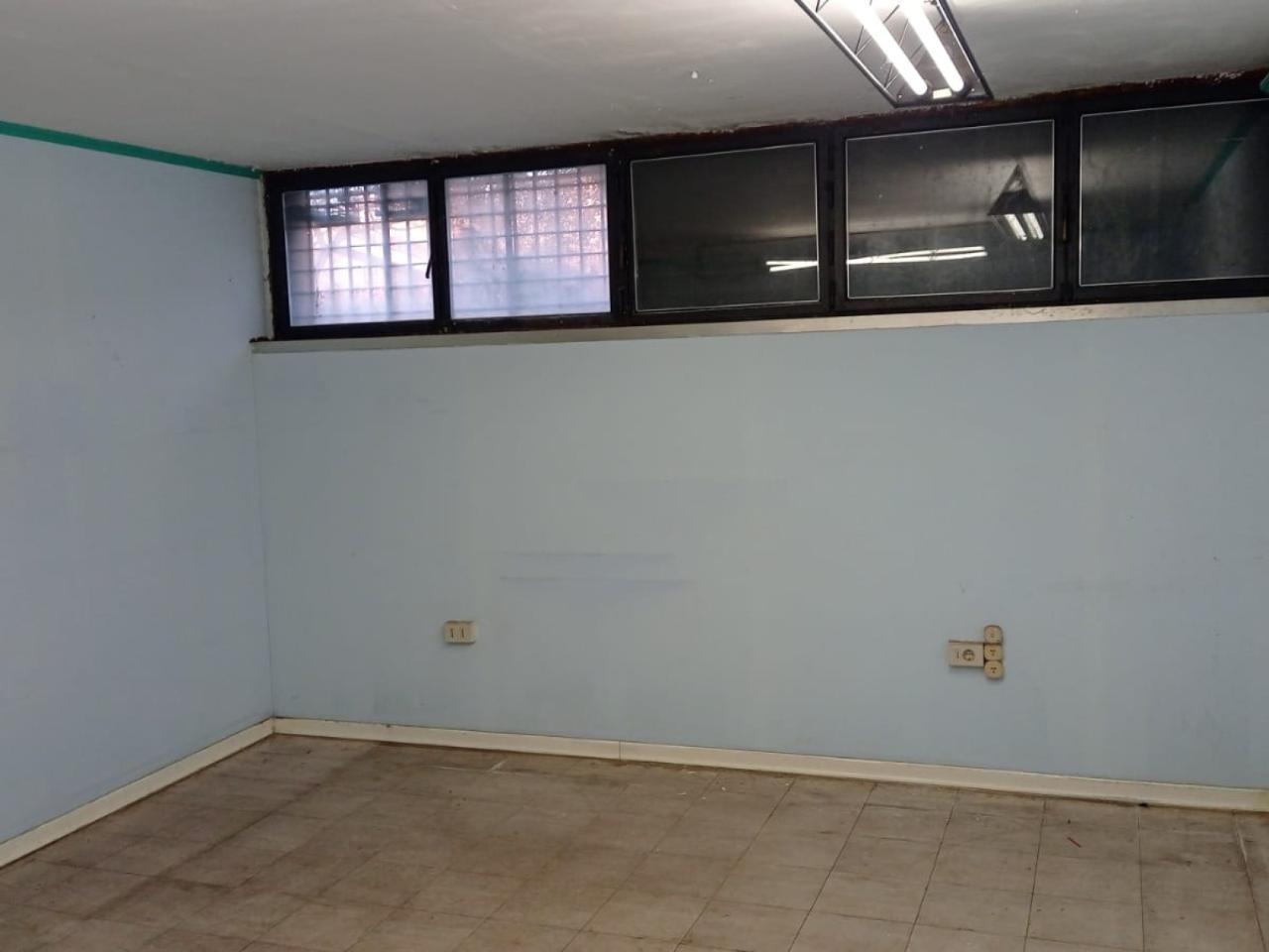 40m² Garage in Rome, Italy No. 32296