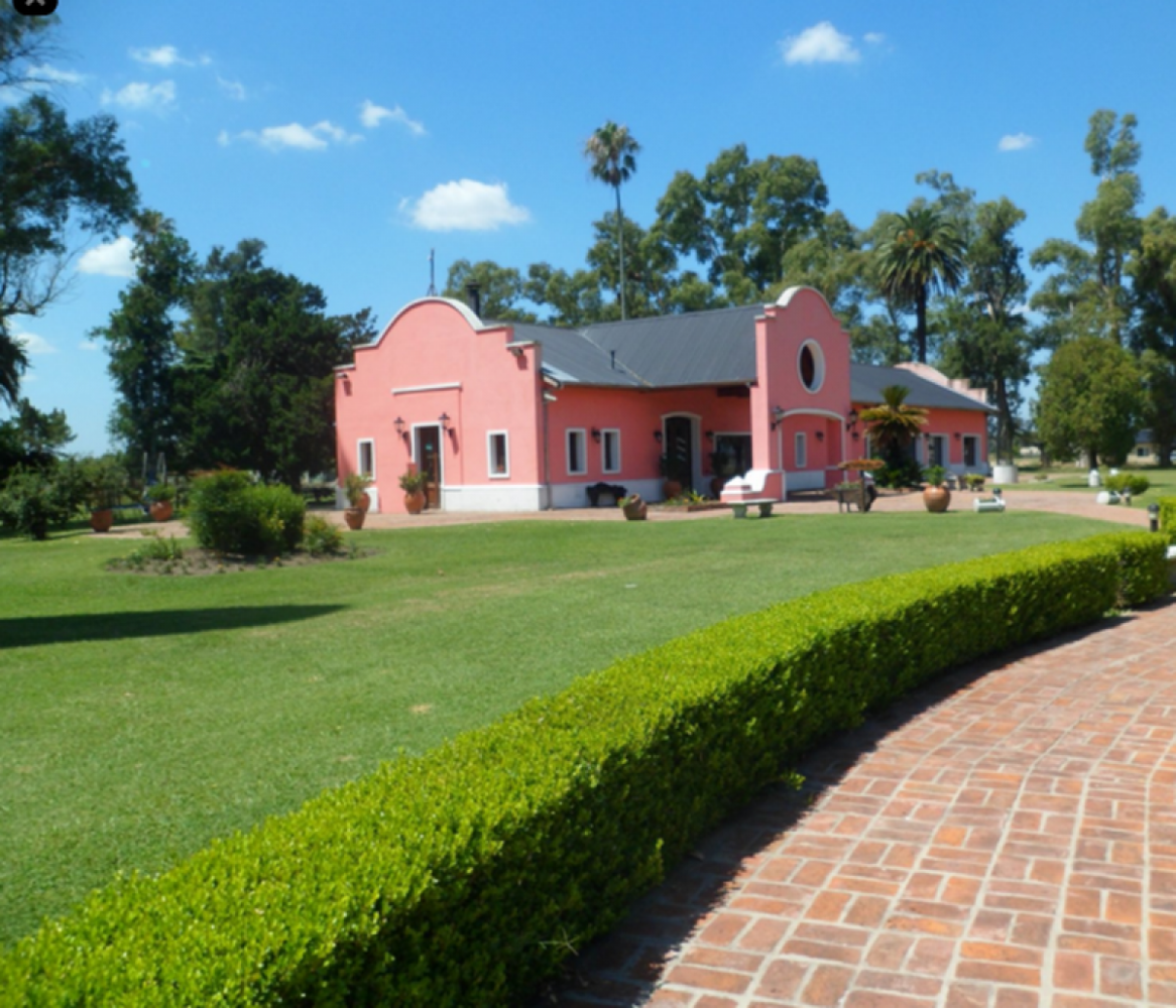 4 bedrooms House in Esteban Echeverria, Argentina No. 21368