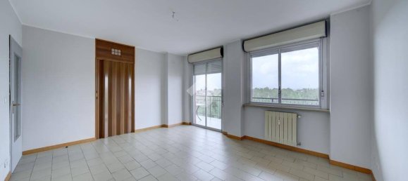 3 bedrooms Apartment in Turin, Italy No. 350563 2
