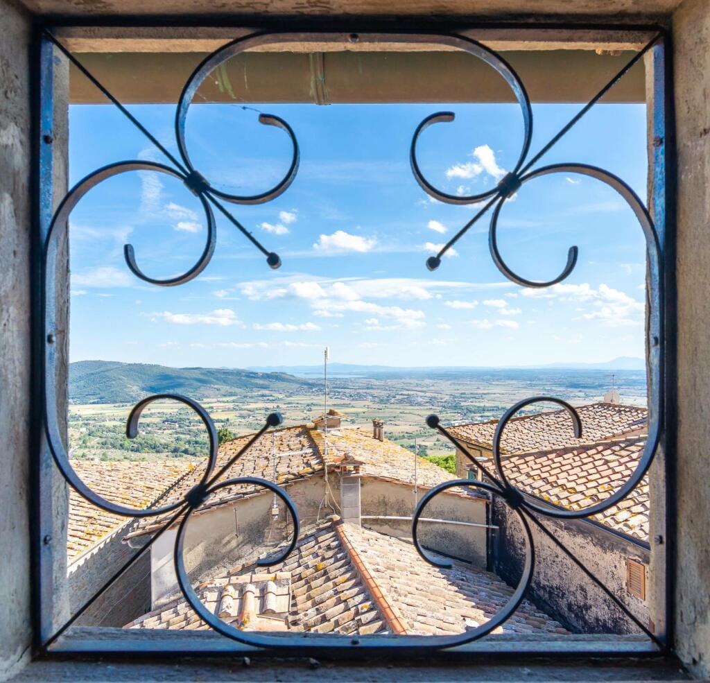 3 bedrooms House in Cortona, Italy No. 52736