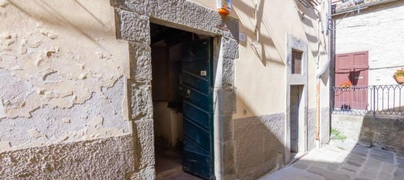 3 bedrooms House in Cortona, Italy No. 52736 16