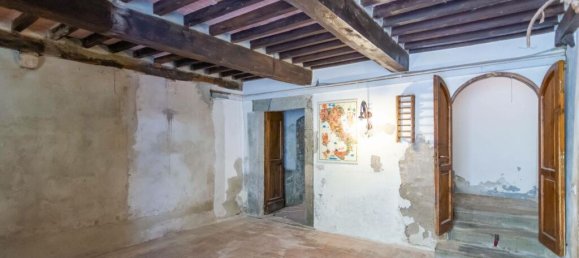 3 bedrooms House in Cortona, Italy No. 52736 37