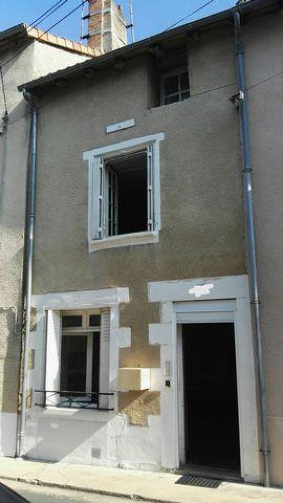 2 bedrooms House in Chauvigny, France No. 25037