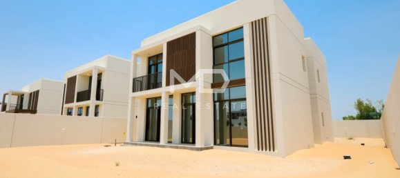 4 bedrooms Villa in Abu Dhabi, UAE No. 47600 2