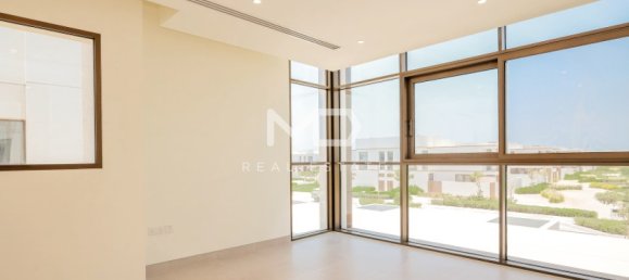 4 bedrooms Villa in Abu Dhabi, UAE No. 47600 39