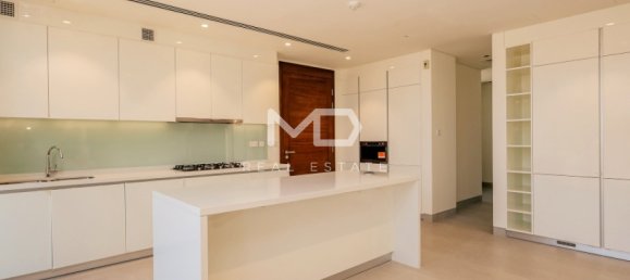4 bedrooms Villa in Abu Dhabi, UAE No. 47600 16
