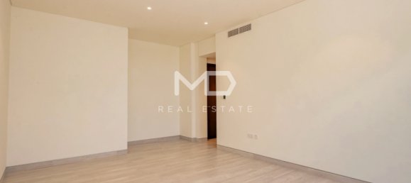 4 bedrooms Villa in Abu Dhabi, UAE No. 47600 25