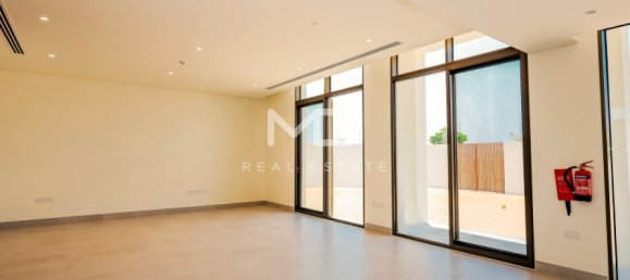 4 bedrooms Villa in Abu Dhabi, UAE No. 47600 7