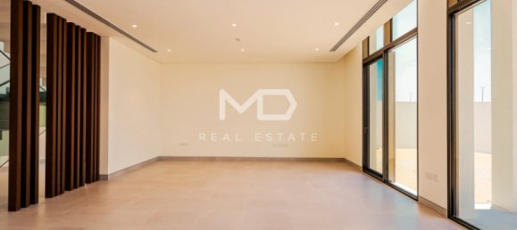 4 bedrooms Villa in Abu Dhabi, UAE No. 47600 9