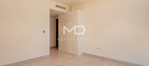 4 bedrooms Villa in Abu Dhabi, UAE No. 47600 37