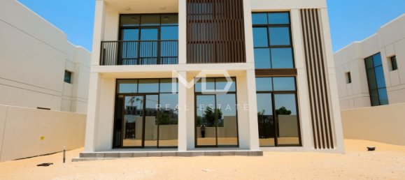 4 bedrooms Villa in Abu Dhabi, UAE No. 47600 45