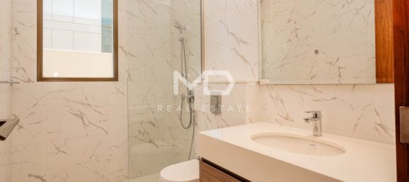 4 bedrooms Villa in Abu Dhabi, UAE No. 47600 19