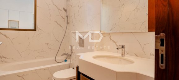 4 bedrooms Villa in Abu Dhabi, UAE No. 47600 38